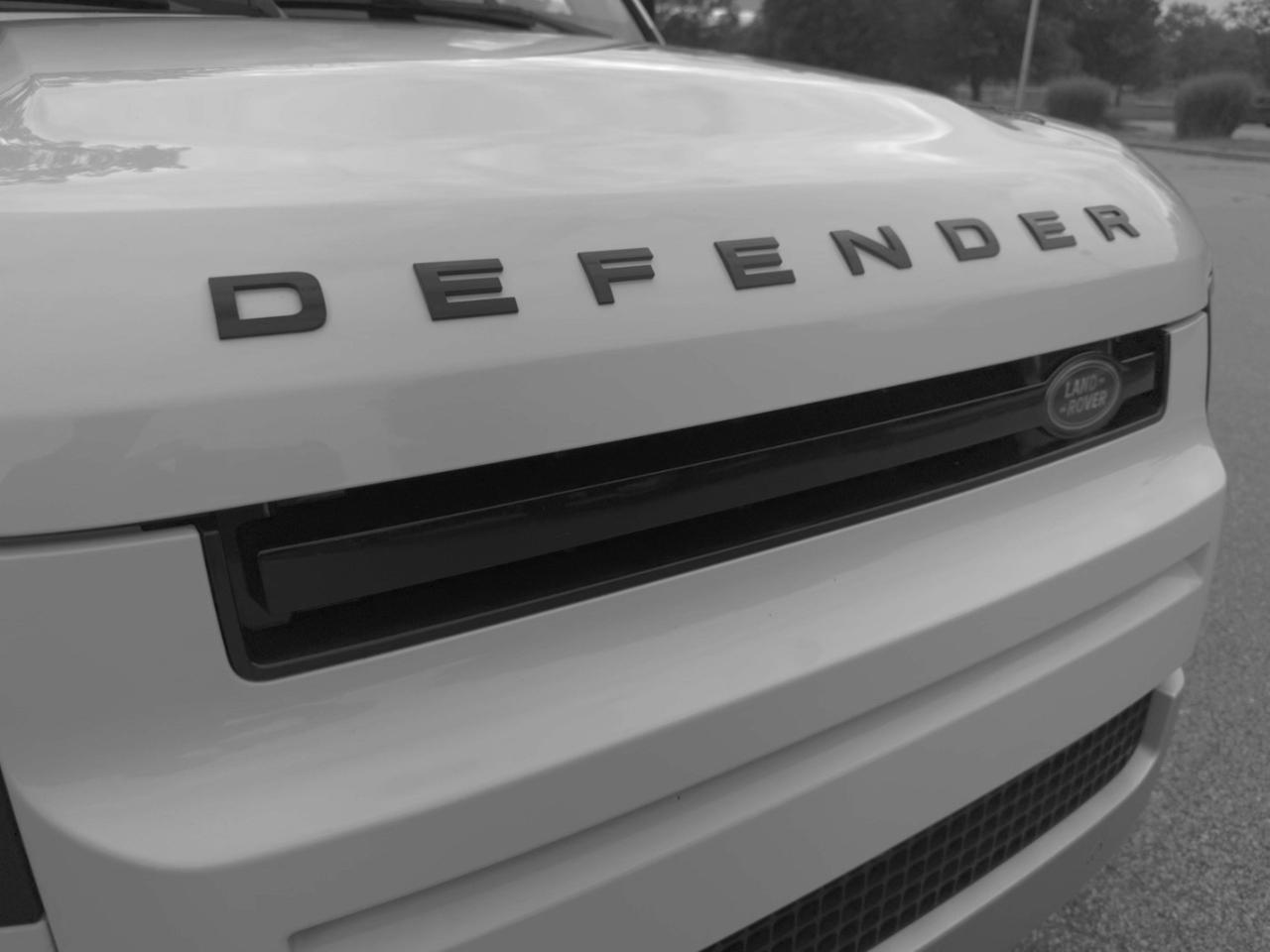 Land Rover Defender photo 16
