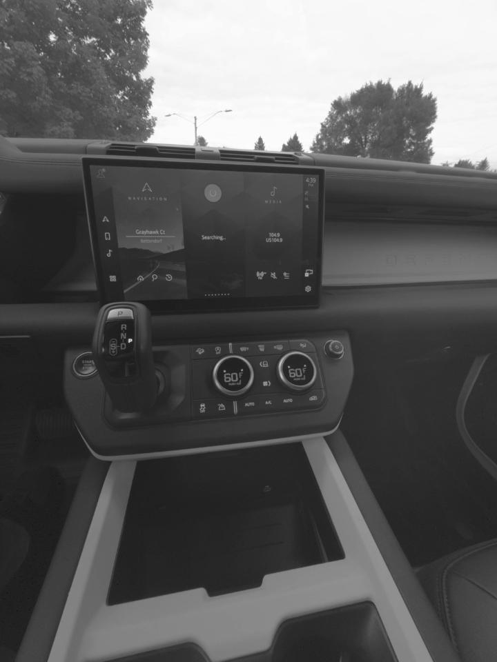 Land Rover Defender photo 19
