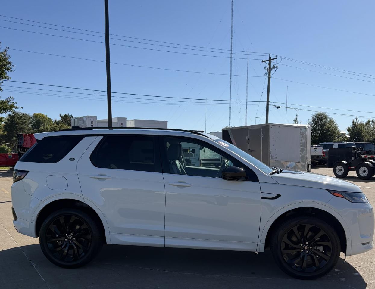 Land Rover Discovery Sport photo 3