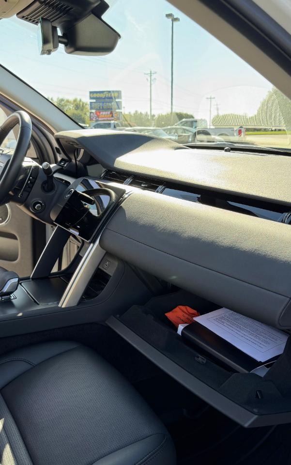 Land Rover Discovery Sport photo 12