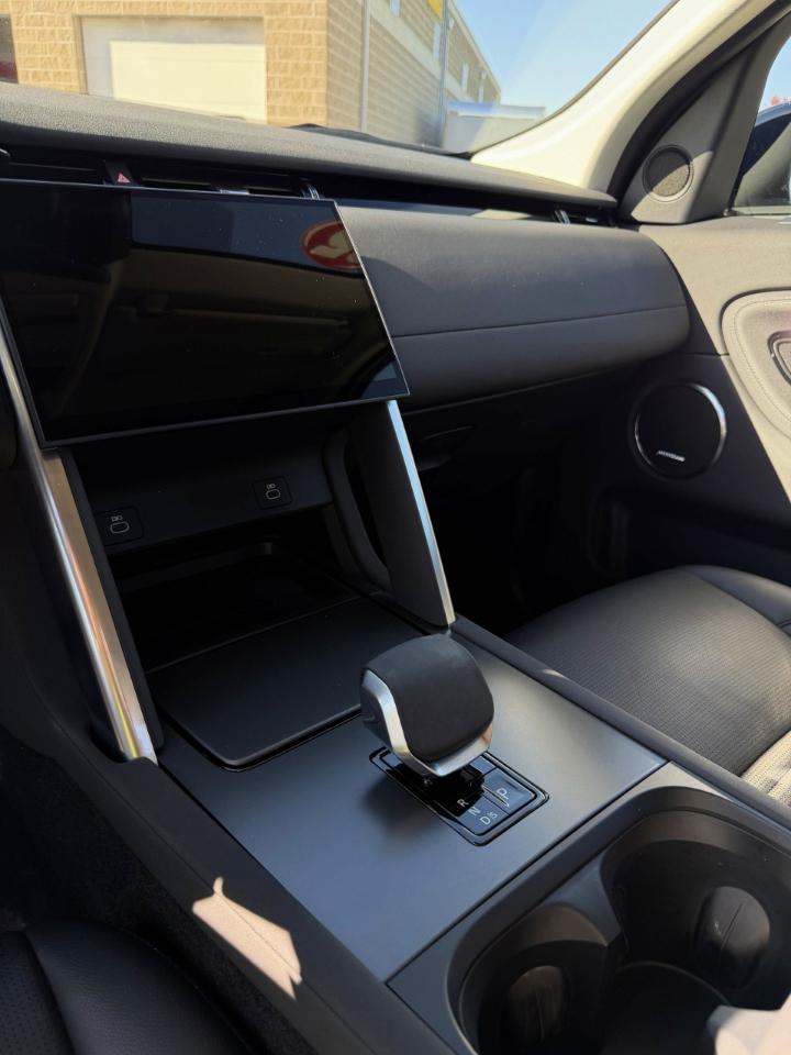 Land Rover Discovery Sport photo 13