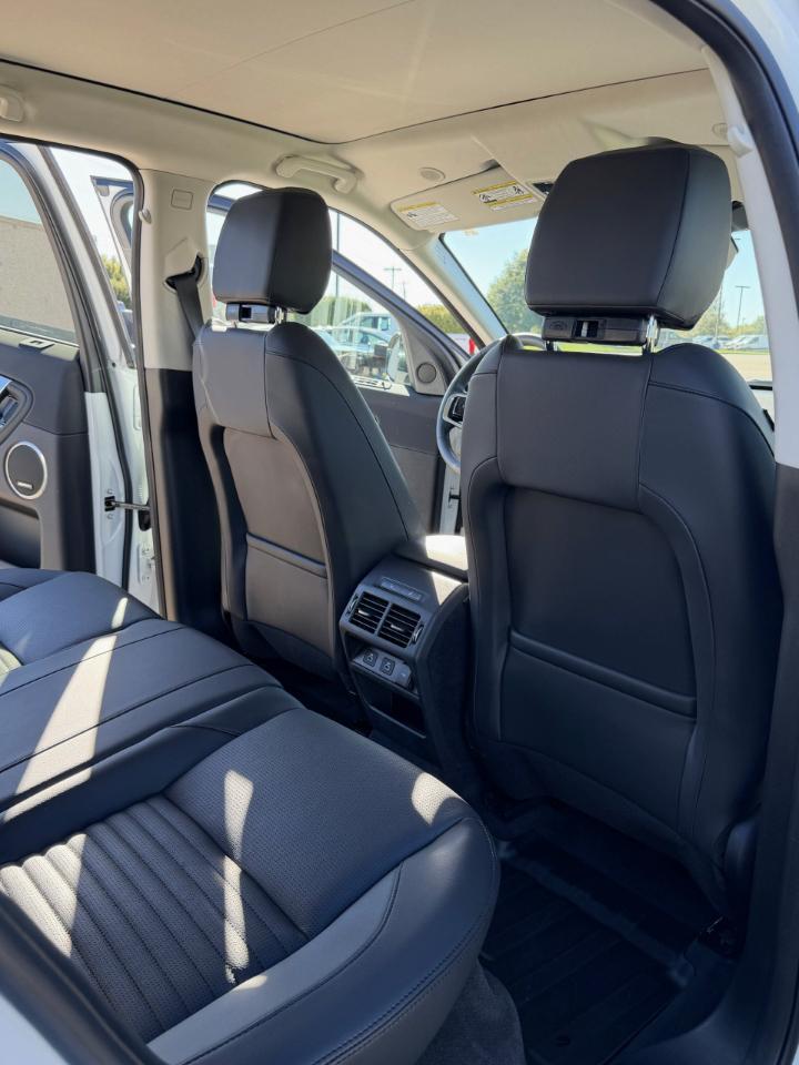 Land Rover Discovery Sport photo 16