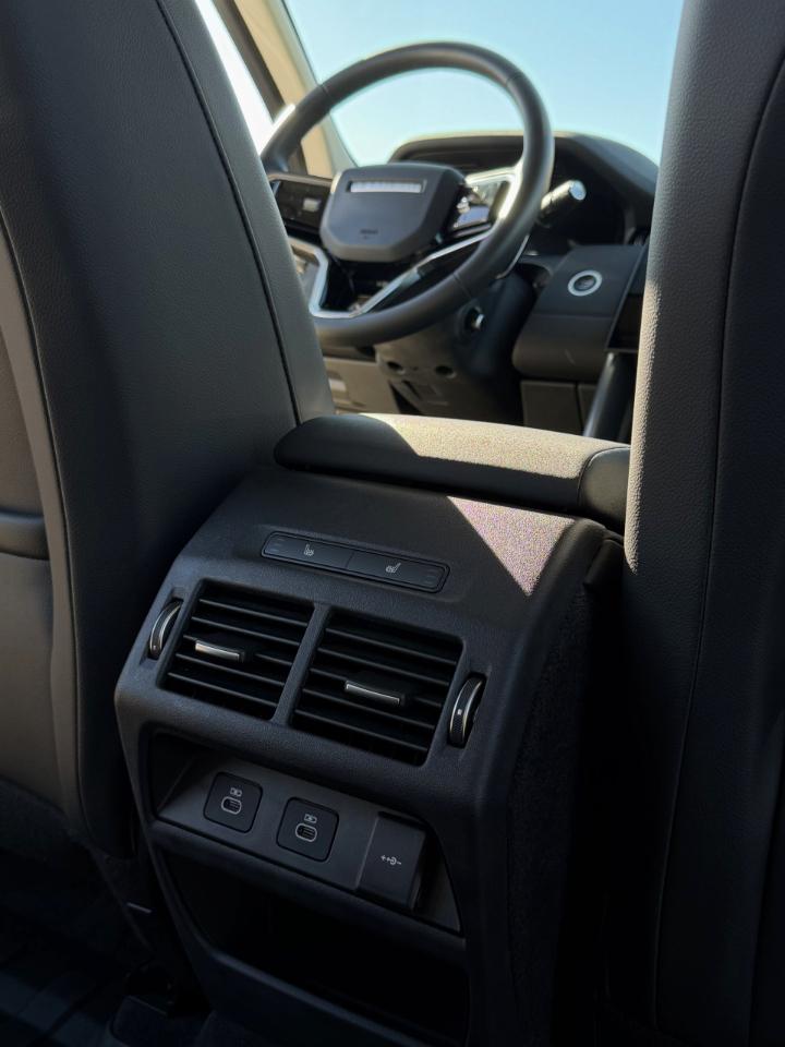 Land Rover Discovery Sport photo 18