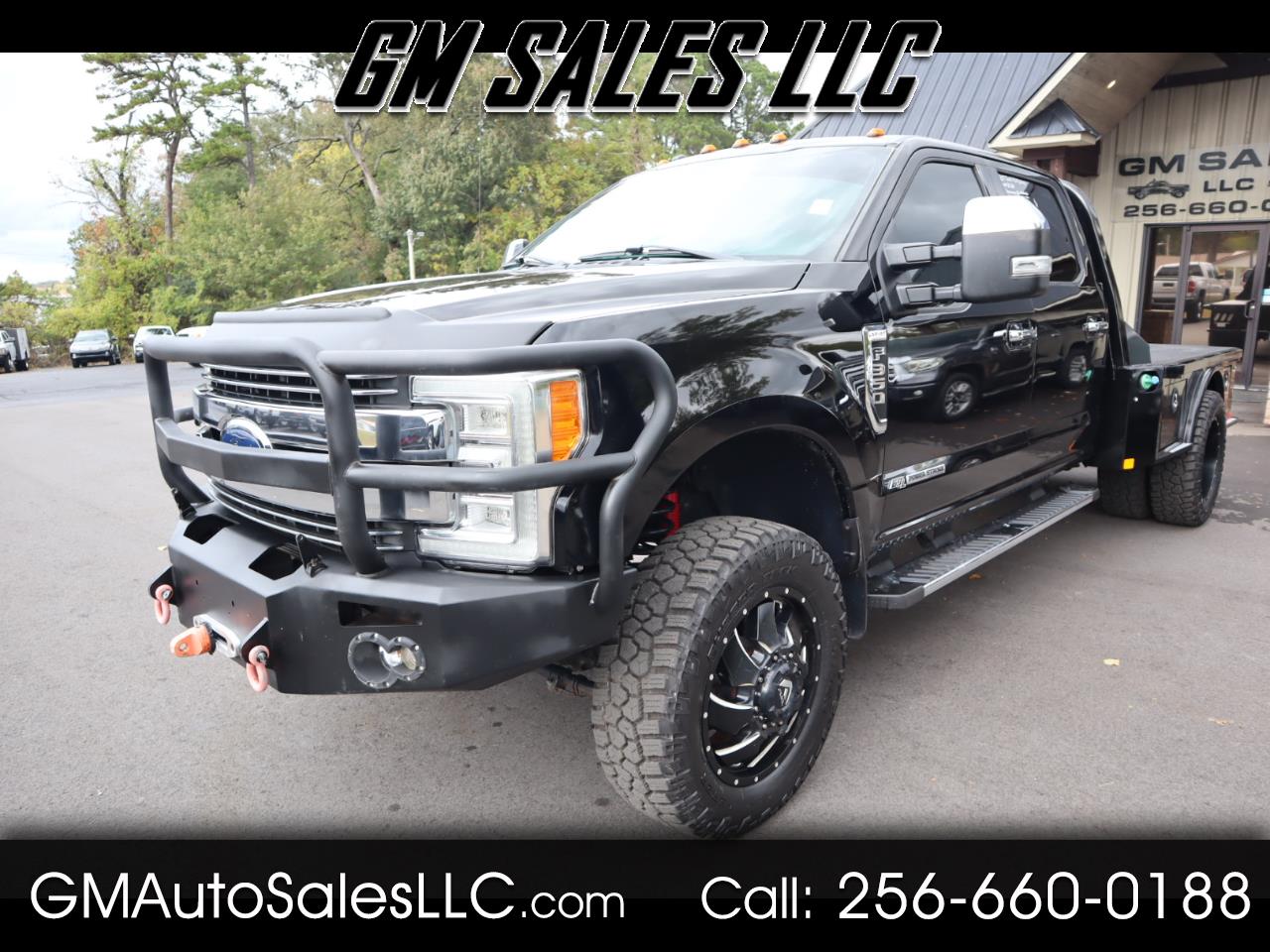2017 Ford Super Duty F-350 DRW Lariat 4WD Crew Cab 8' Box