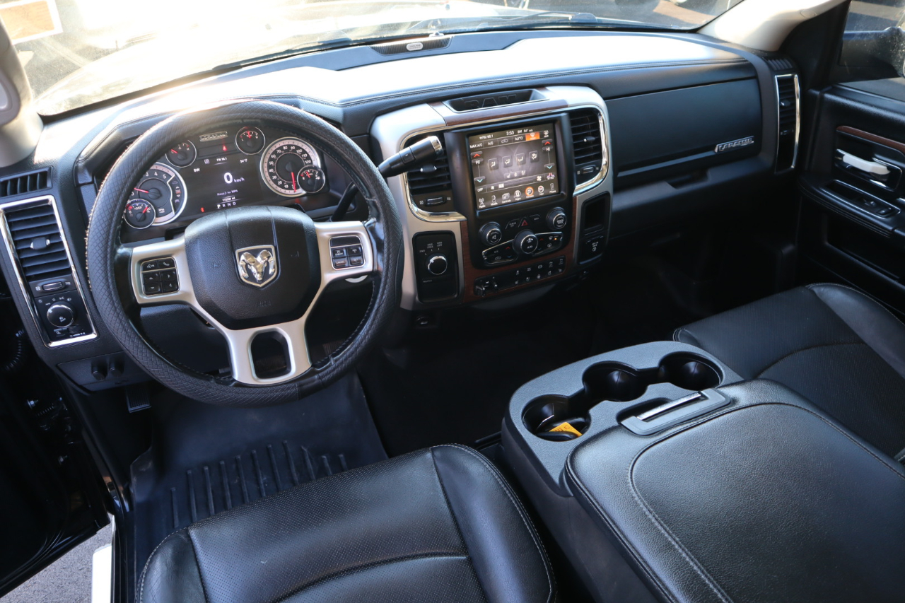 RAM 3500 Laramie 4x4 Crew Cab 8' Box 2017