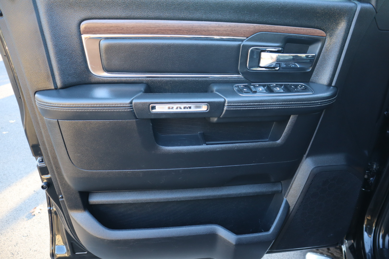 RAM 3500 Laramie 4x4 Crew Cab 8' Box 2017