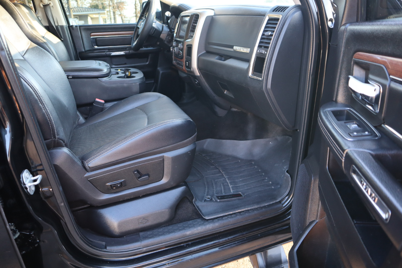 RAM 3500 Laramie 4x4 Crew Cab 8' Box 2017