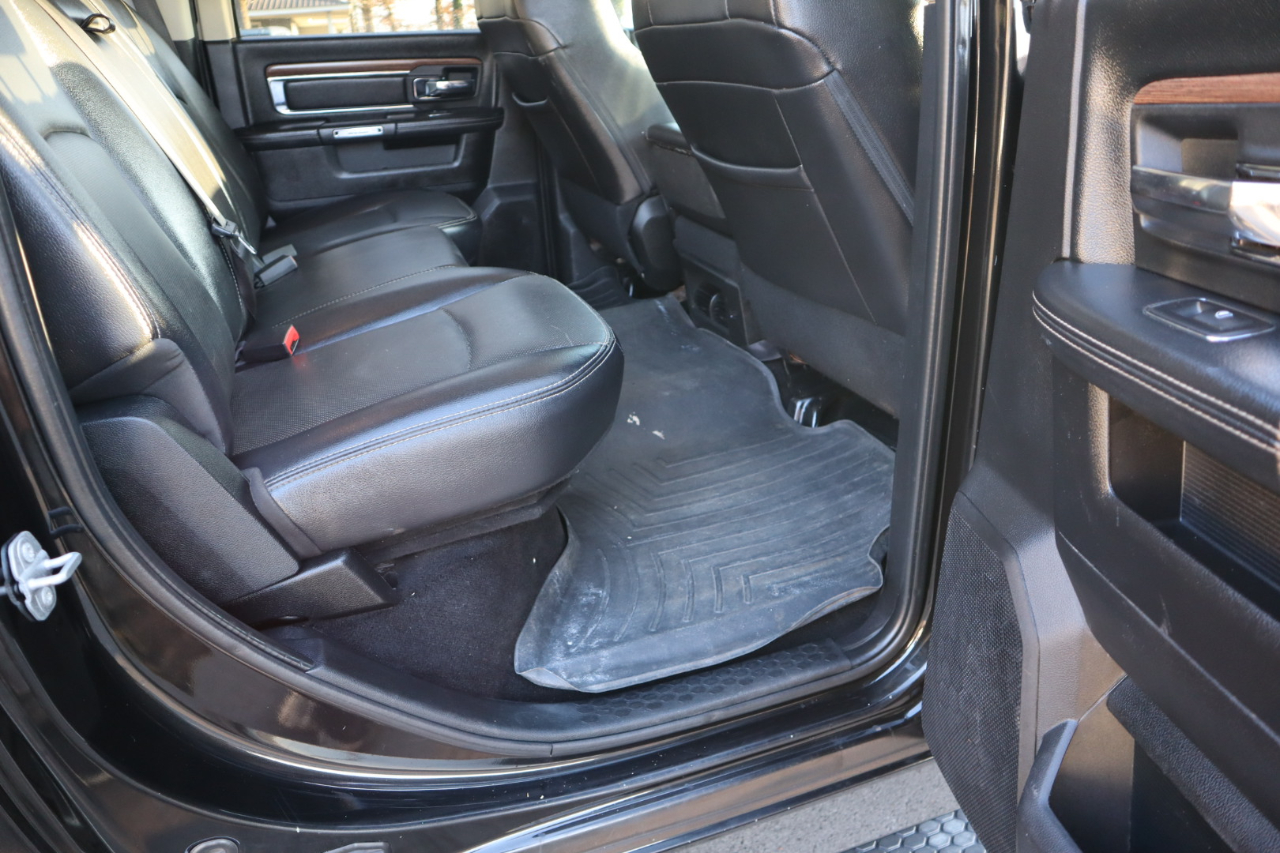 RAM 3500 Laramie 4x4 Crew Cab 8' Box 2017