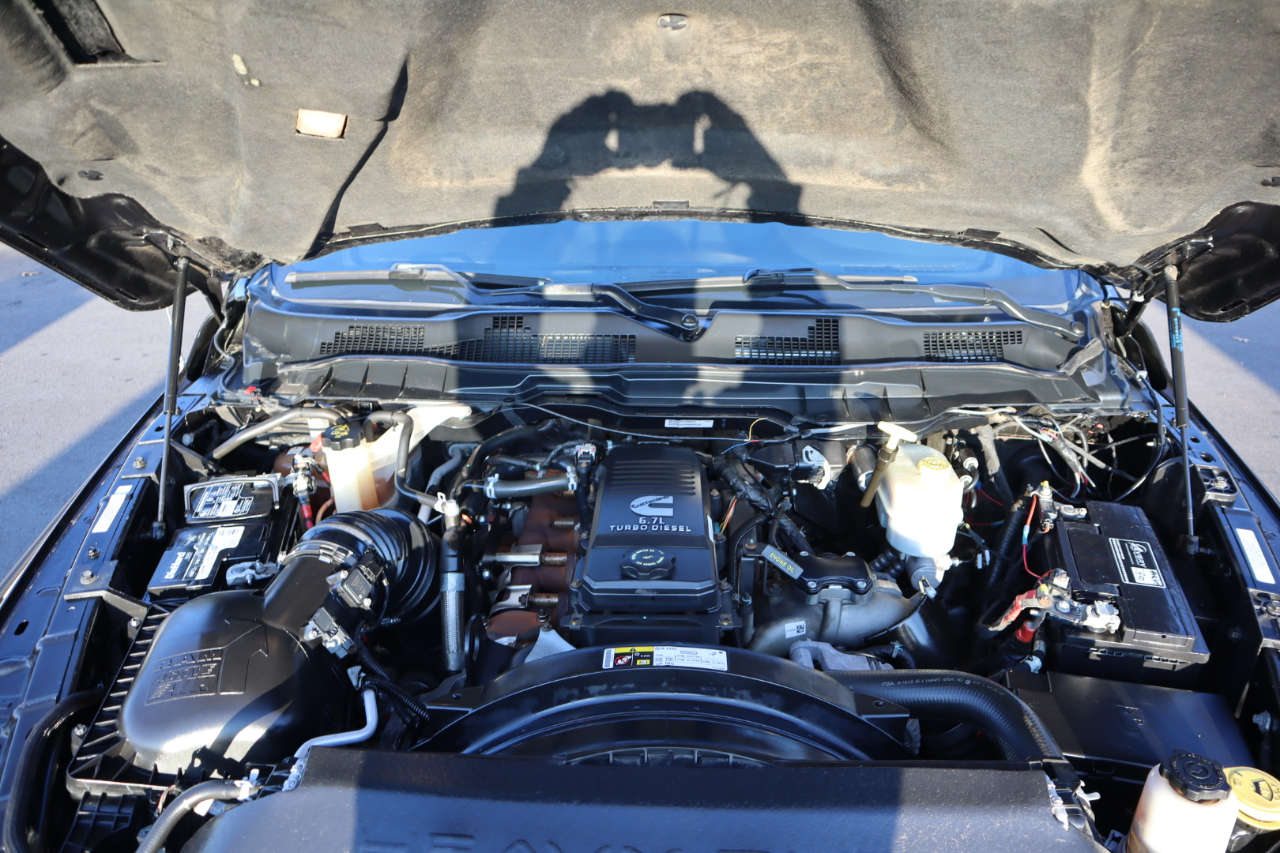 RAM 3500 Laramie 4x4 Crew Cab 8' Box 2017