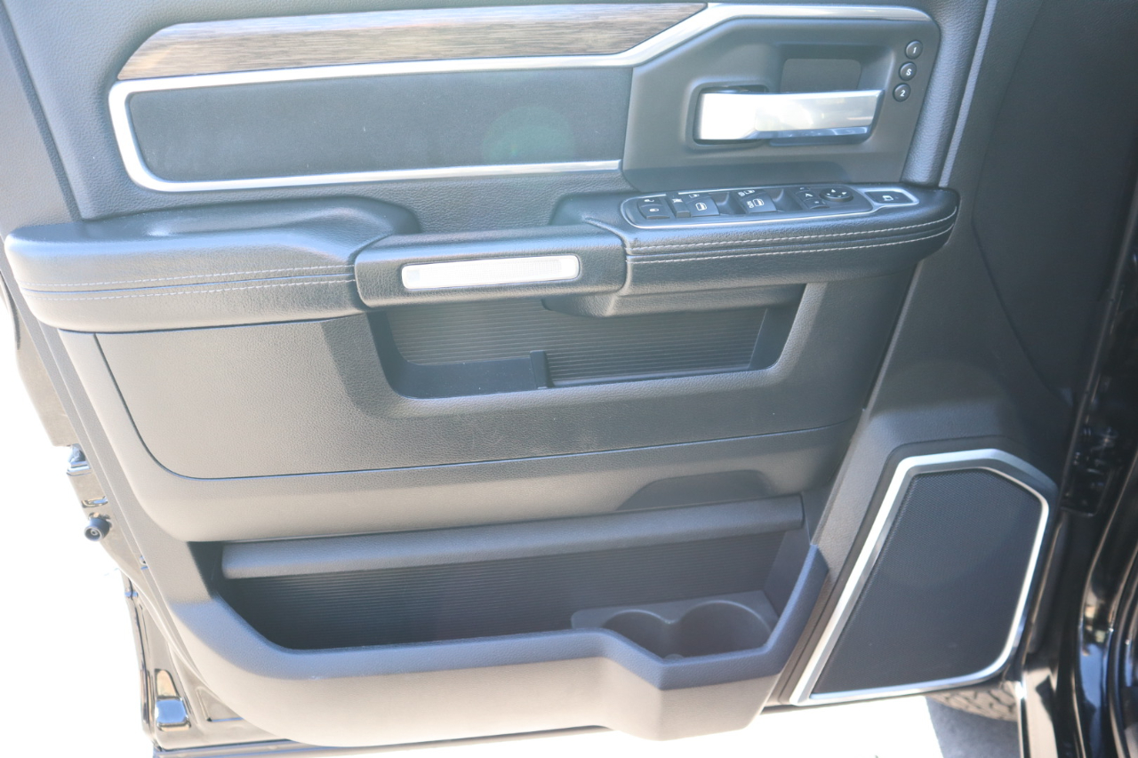 RAM 3500 Laramie 4x4 Crew Cab 8' Box 2019