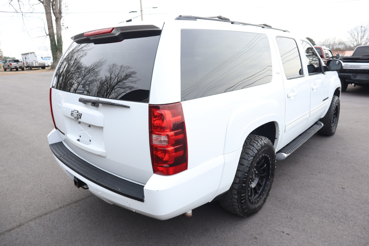 Chevrolet Suburban 4WD 4dr 1500 LT 2010