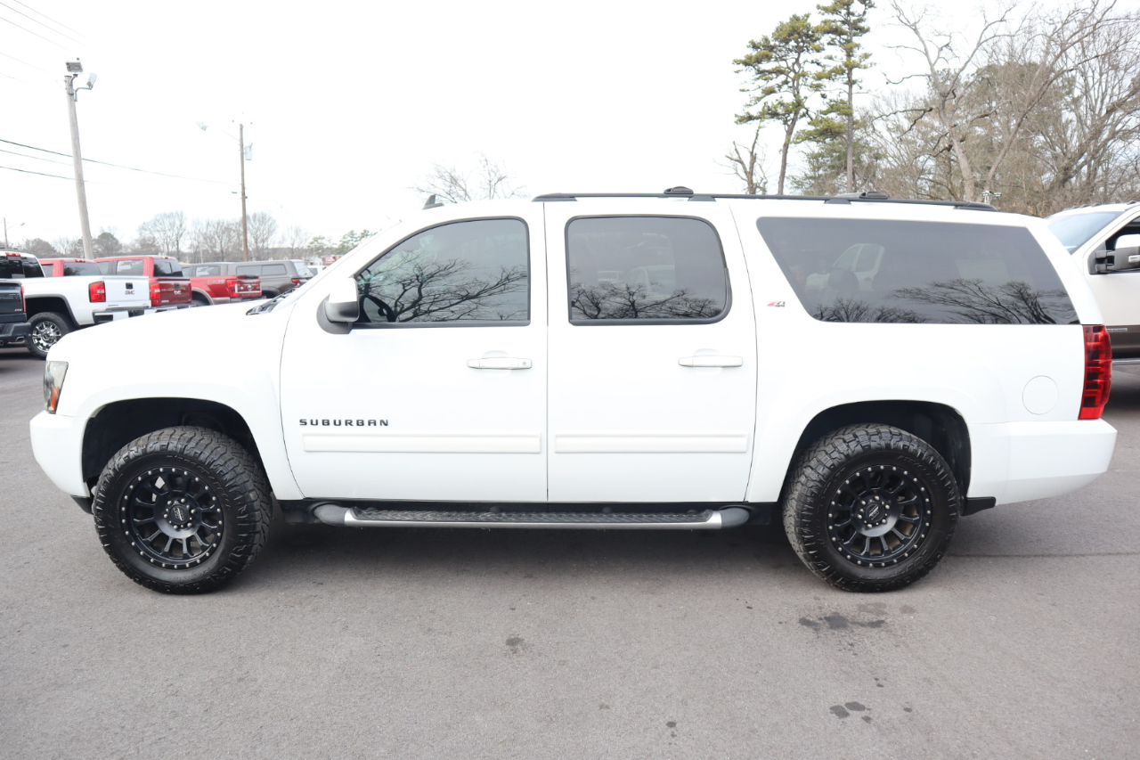 Chevrolet Suburban 4WD 4dr 1500 LT 2010