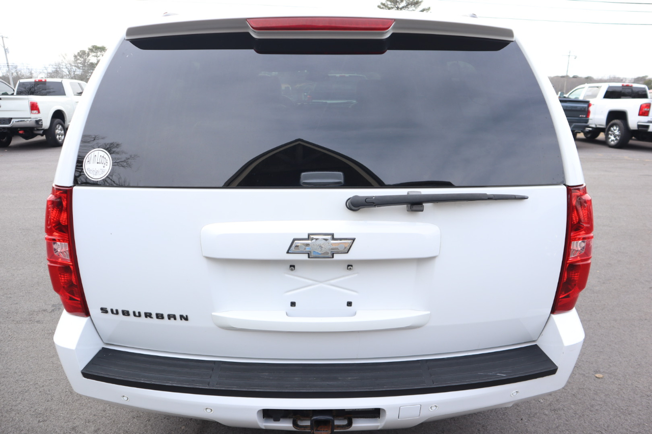 Chevrolet Suburban 4WD 4dr 1500 LT 2010