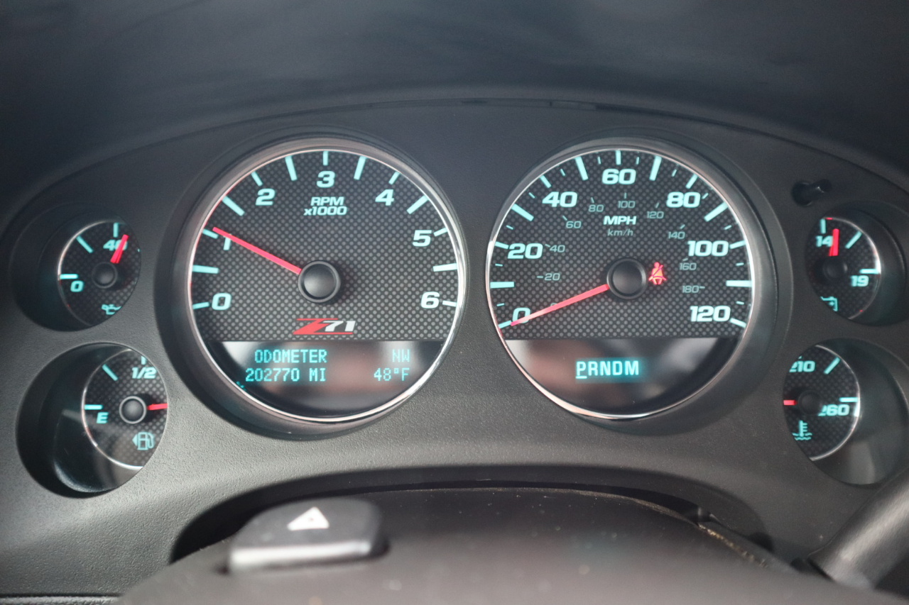 Chevrolet Suburban 4WD 4dr 1500 LT 2010