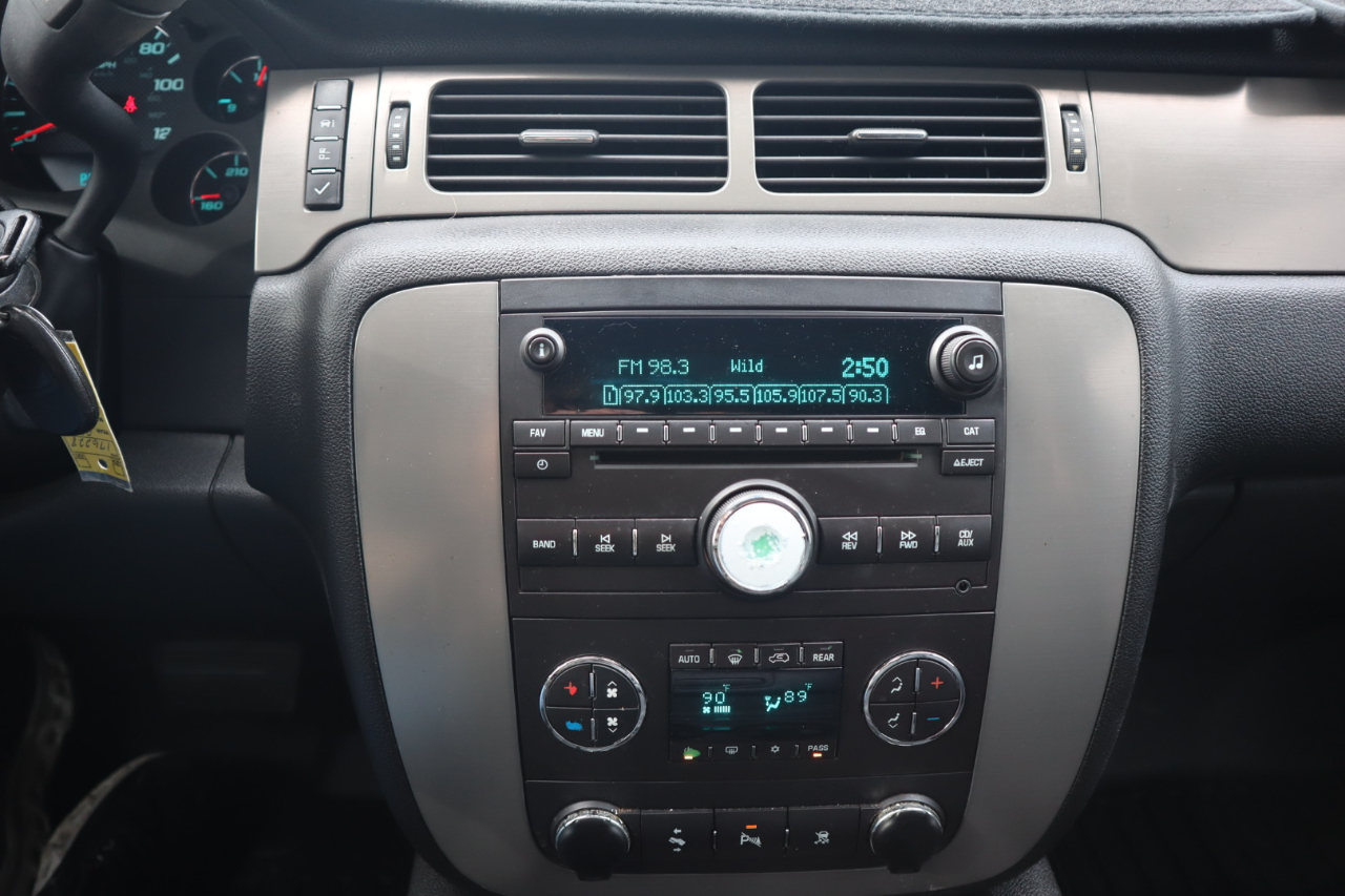 Chevrolet Suburban 4WD 4dr 1500 LT 2010