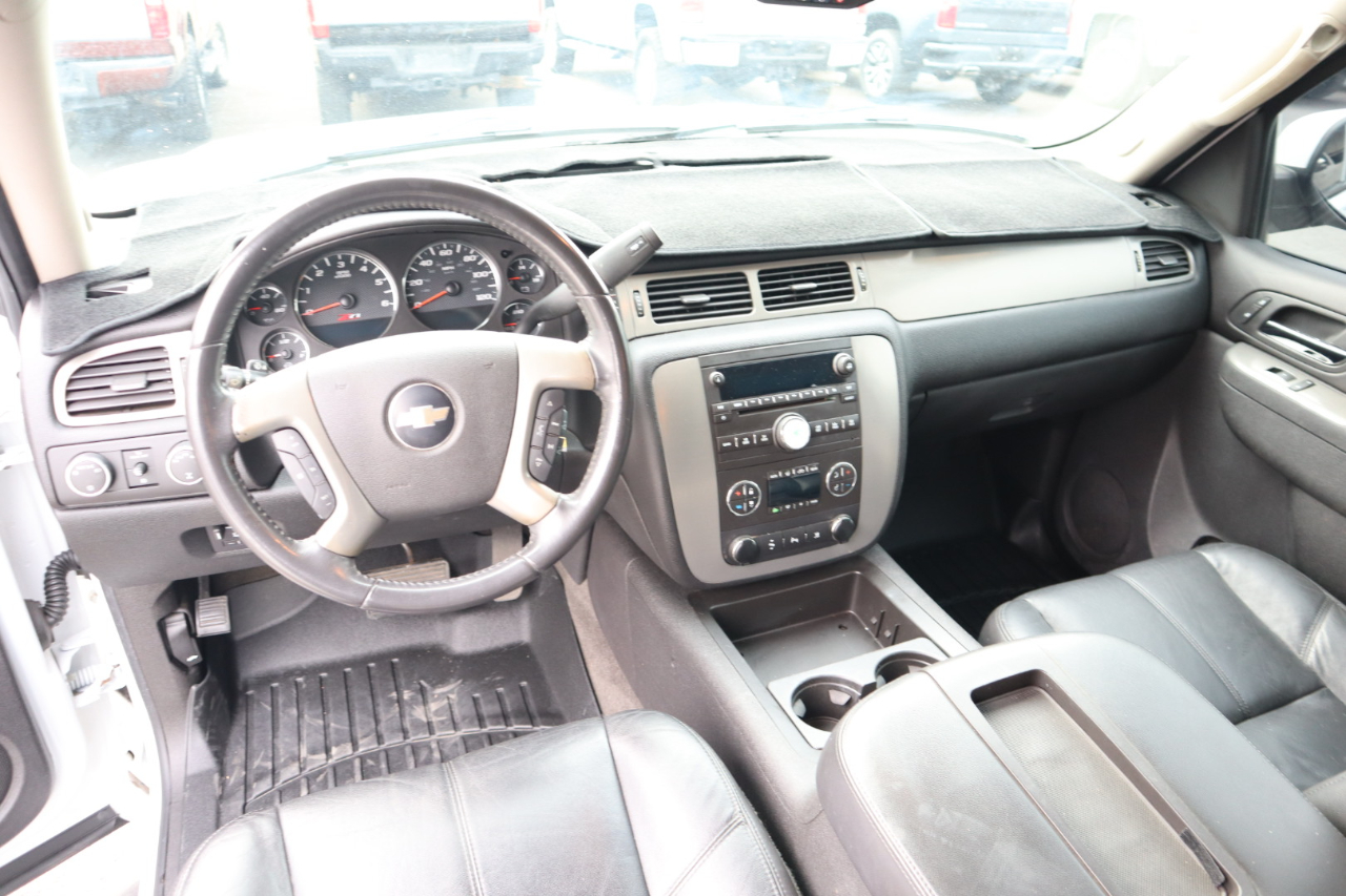 Chevrolet Suburban 4WD 4dr 1500 LT 2010