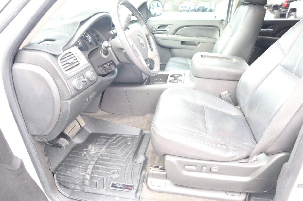 Chevrolet Suburban 4WD 4dr 1500 LT 2010