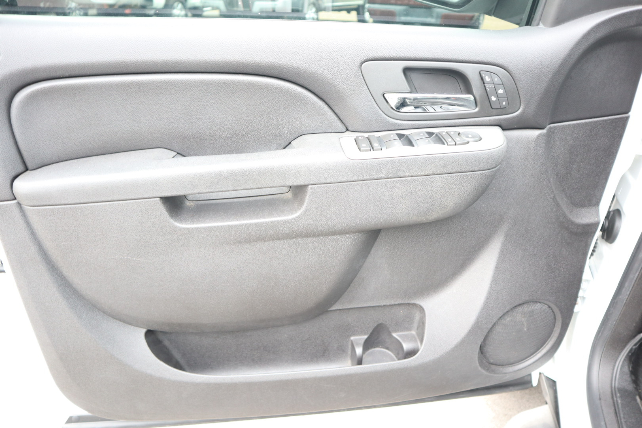 Chevrolet Suburban 4WD 4dr 1500 LT 2010