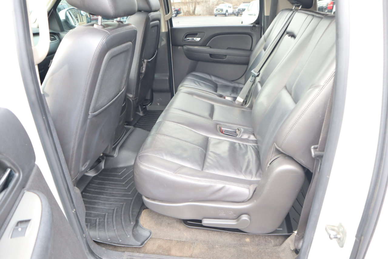 Chevrolet Suburban 4WD 4dr 1500 LT 2010