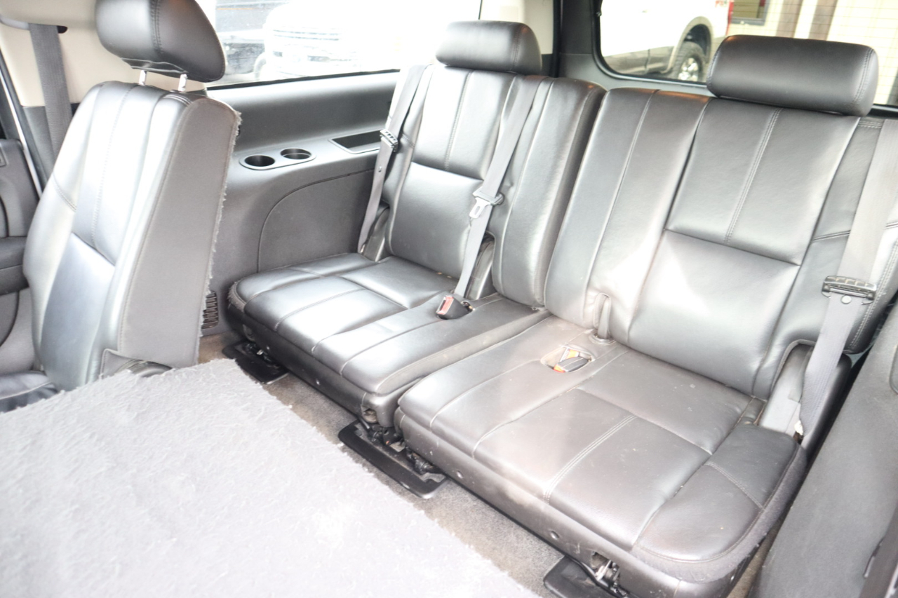 Chevrolet Suburban 4WD 4dr 1500 LT 2010