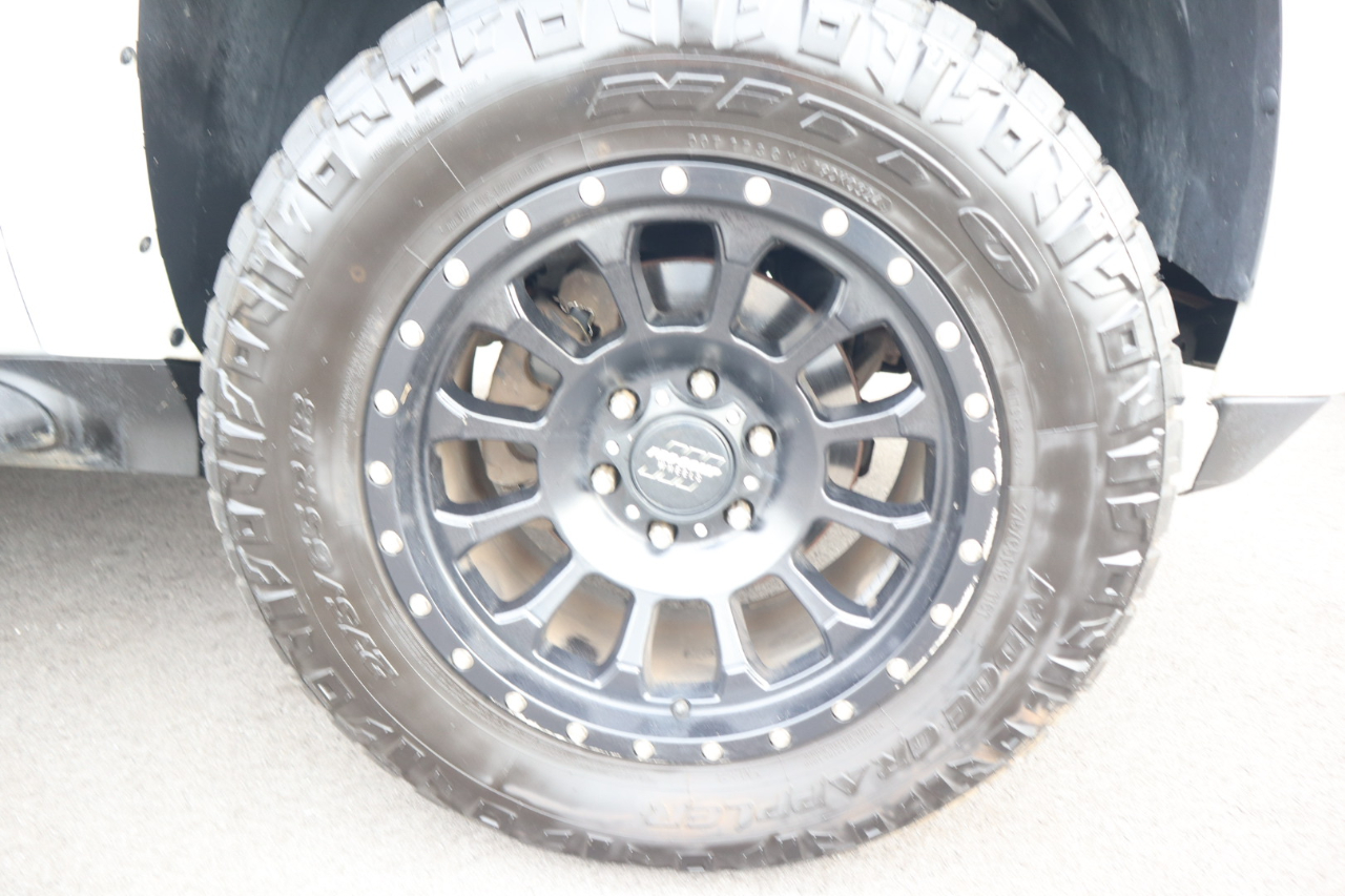 Chevrolet Suburban 4WD 4dr 1500 LT 2010