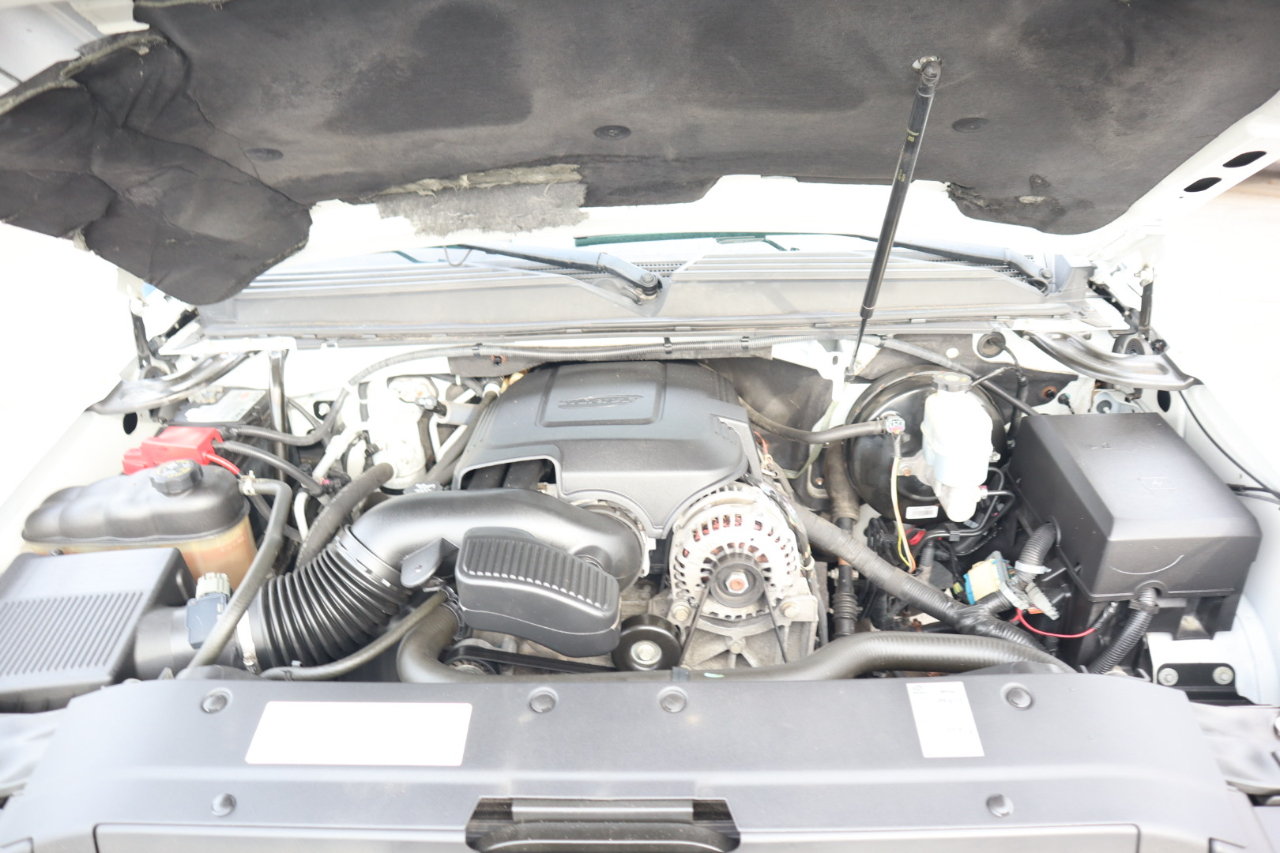 Chevrolet Suburban 4WD 4dr 1500 LT 2010