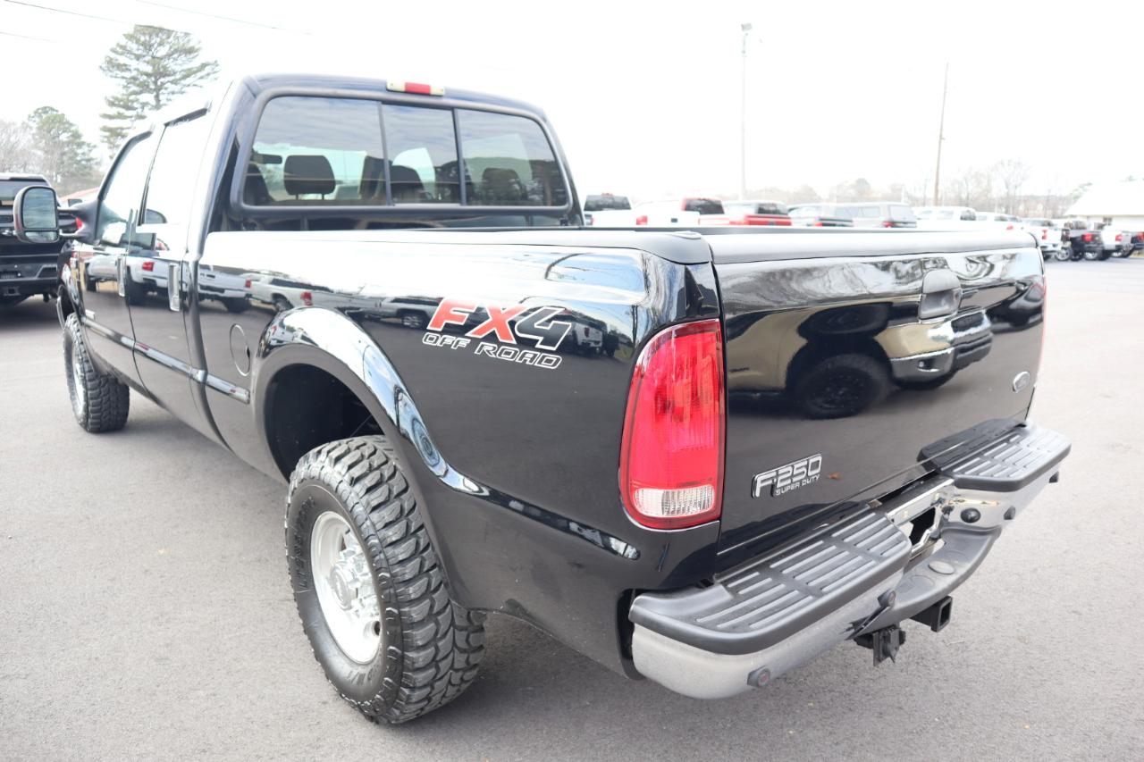Ford Super Duty F-250 Crew Cab 156" Lariat 4WD 2004