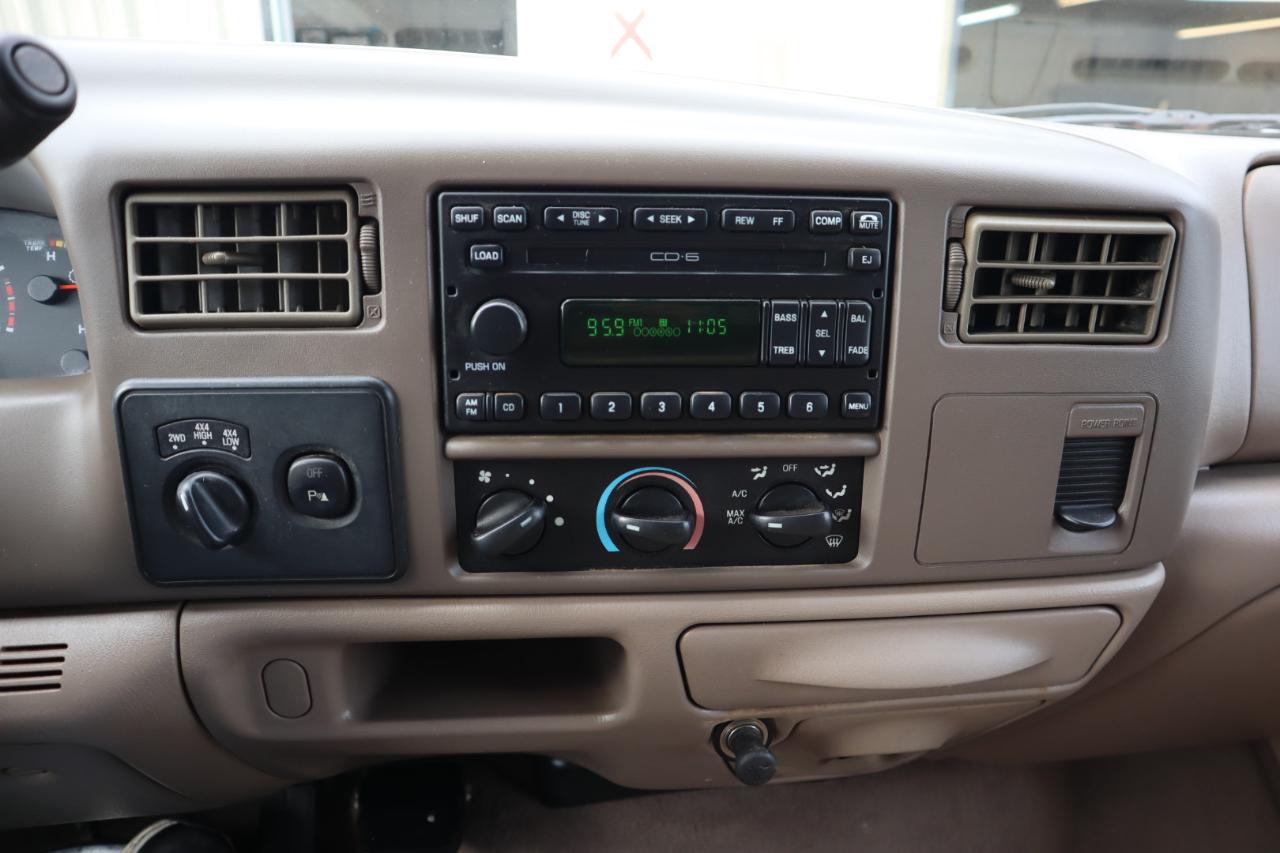 Ford Super Duty F-250 Crew Cab 156" Lariat 4WD 2004