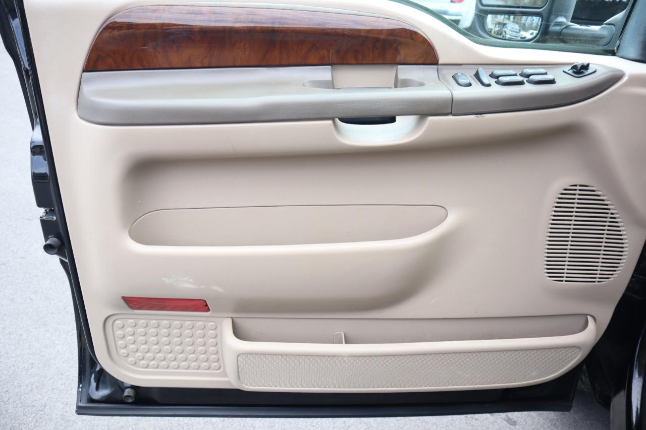 Ford Super Duty F-250 Crew Cab 156" Lariat 4WD 2004