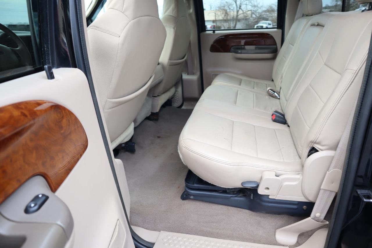 Ford Super Duty F-250 Crew Cab 156" Lariat 4WD 2004