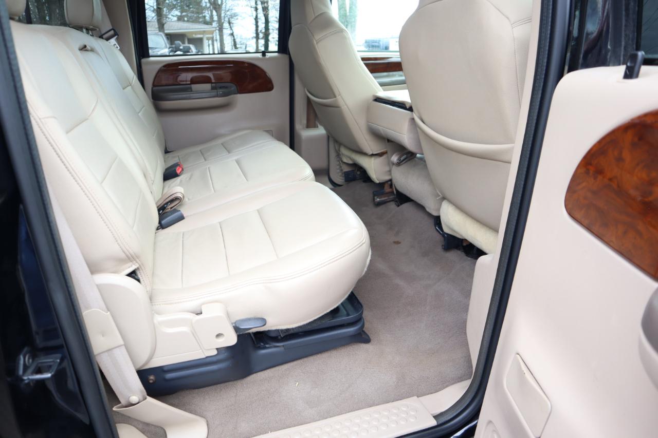 Ford Super Duty F-250 Crew Cab 156" Lariat 4WD 2004