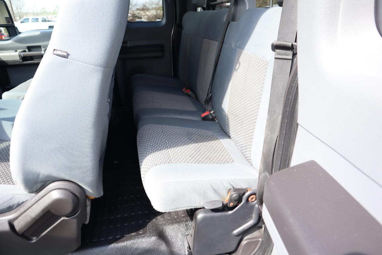 Ford Super Duty F-350 DRW 4WD SuperCab 162" WB 60" CA Lariat 2015