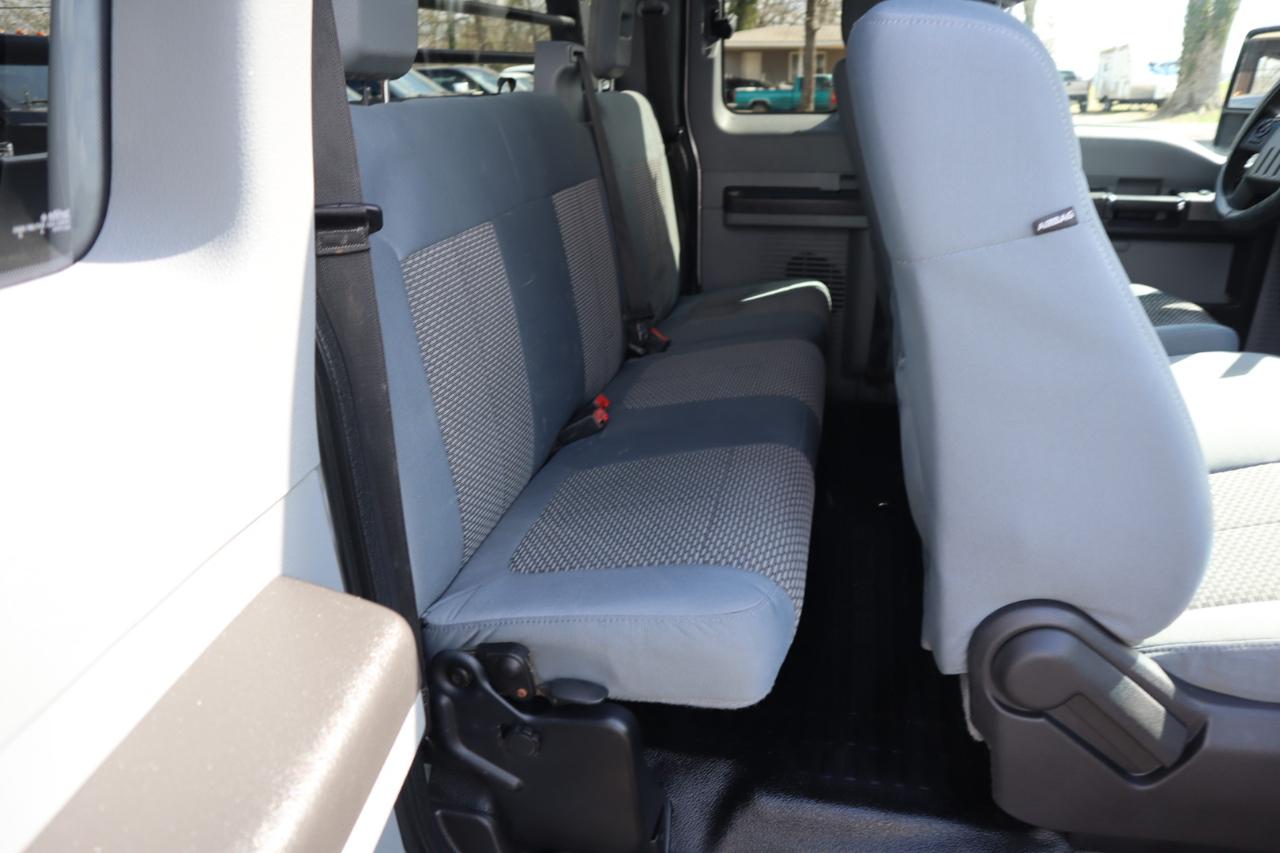 Ford Super Duty F-350 DRW 4WD SuperCab 162" WB 60" CA Lariat 2015