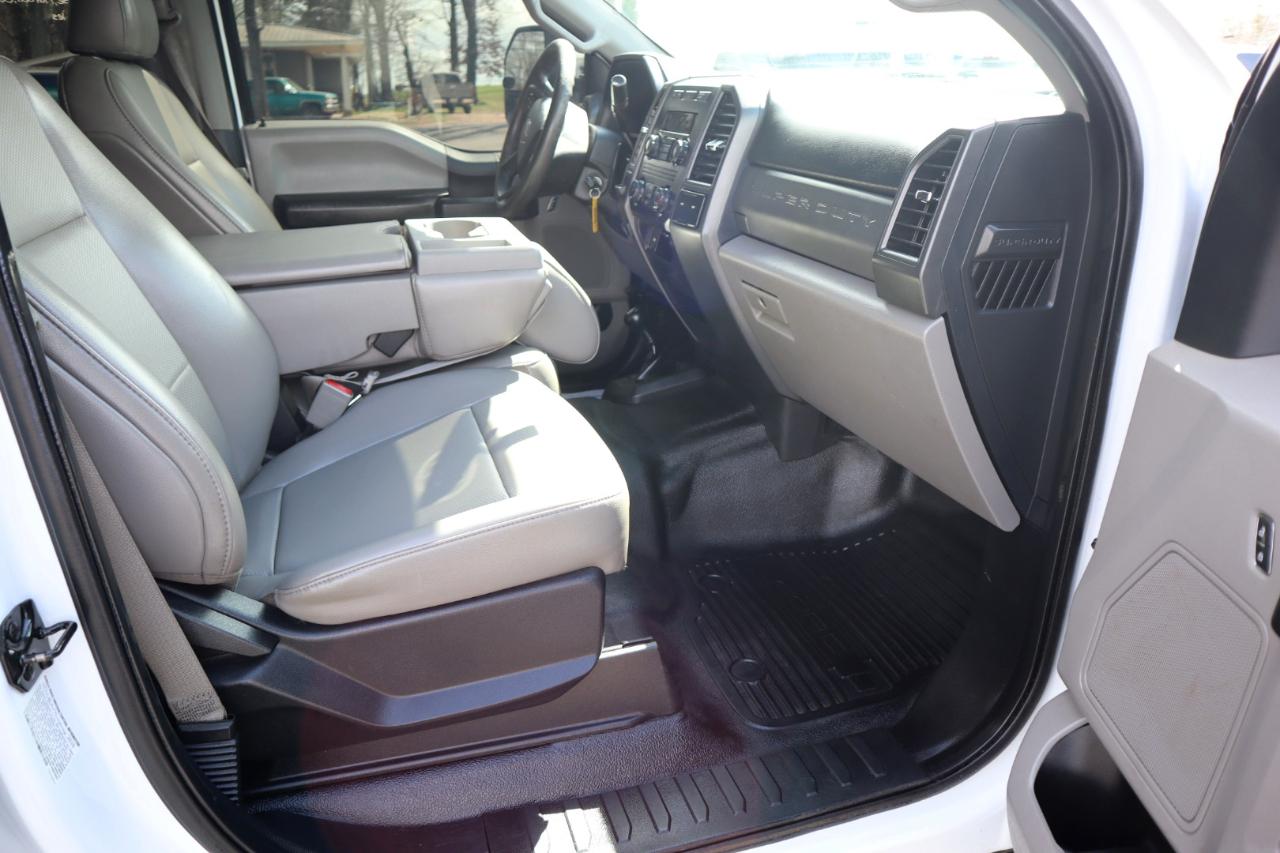 Ford Super Duty F-350 DRW Lariat 4WD Crew Cab 179" WB 60" CA 2019