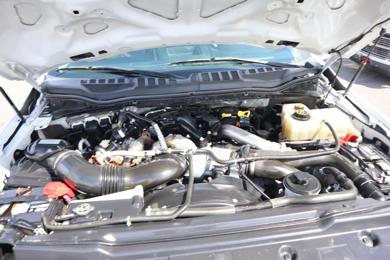 Ford Super Duty F-350 DRW Lariat 4WD Crew Cab 179" WB 60" CA 2019