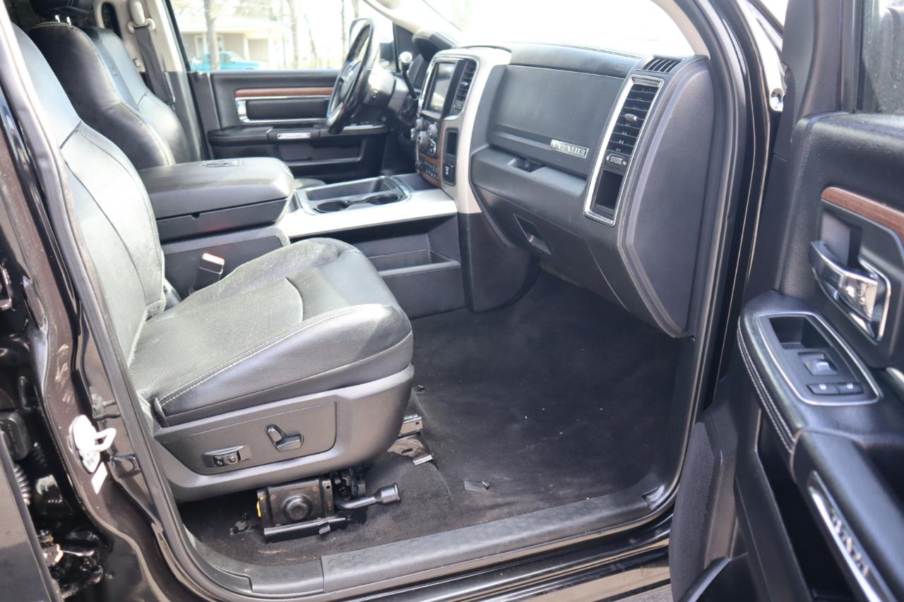 RAM 3500 Laramie 4x4 Crew Cab 8' Box 2017