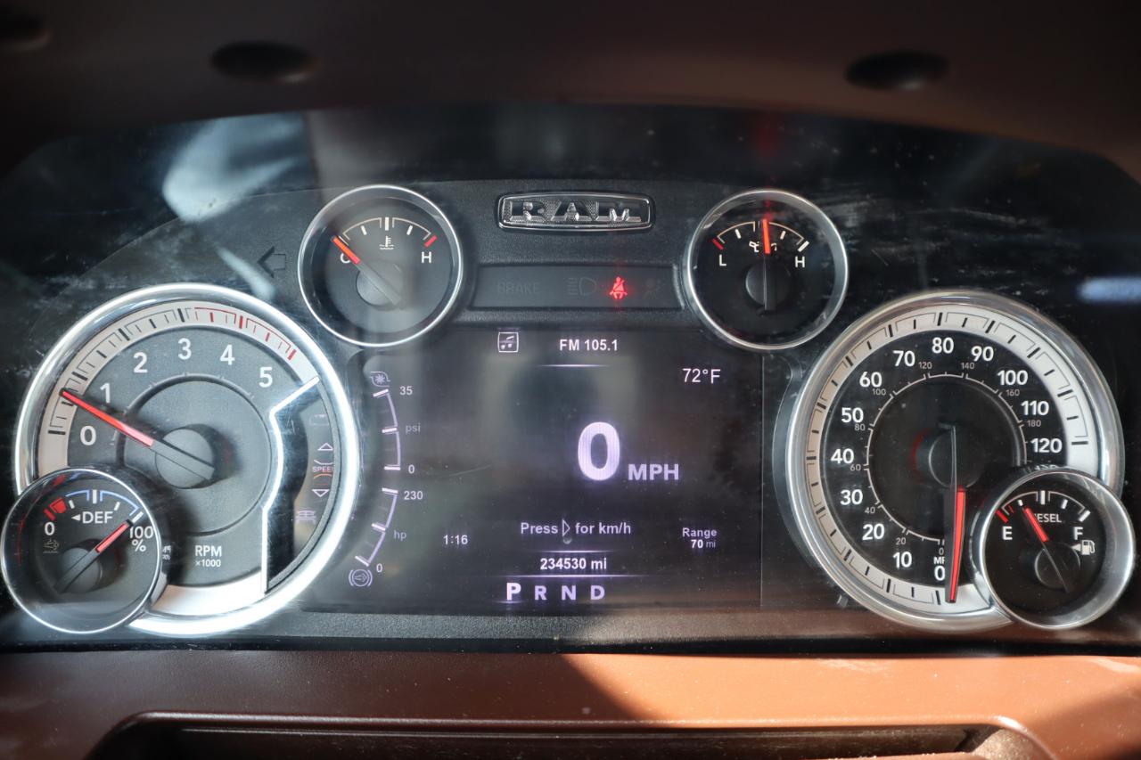 RAM 3500 Laramie 4x4 Crew Cab 8' Box 2017