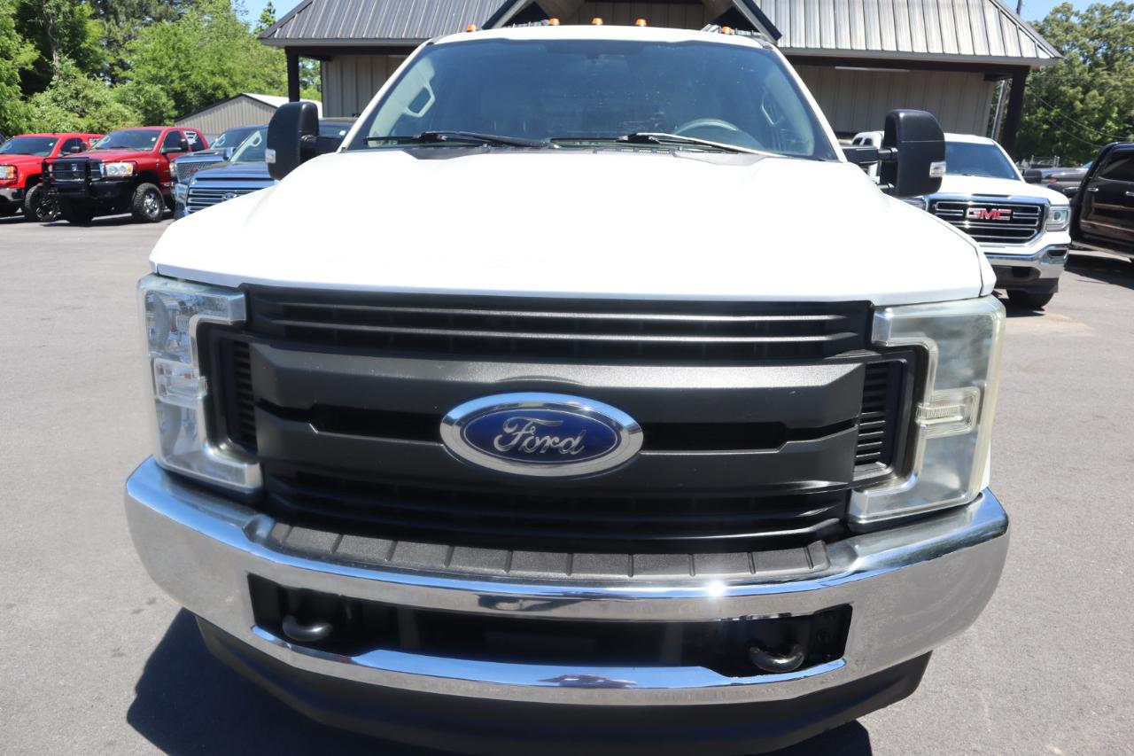 Ford Super Duty F-350 DRW Lariat 4WD Crew Cab 179" WB 60" CA 2019
