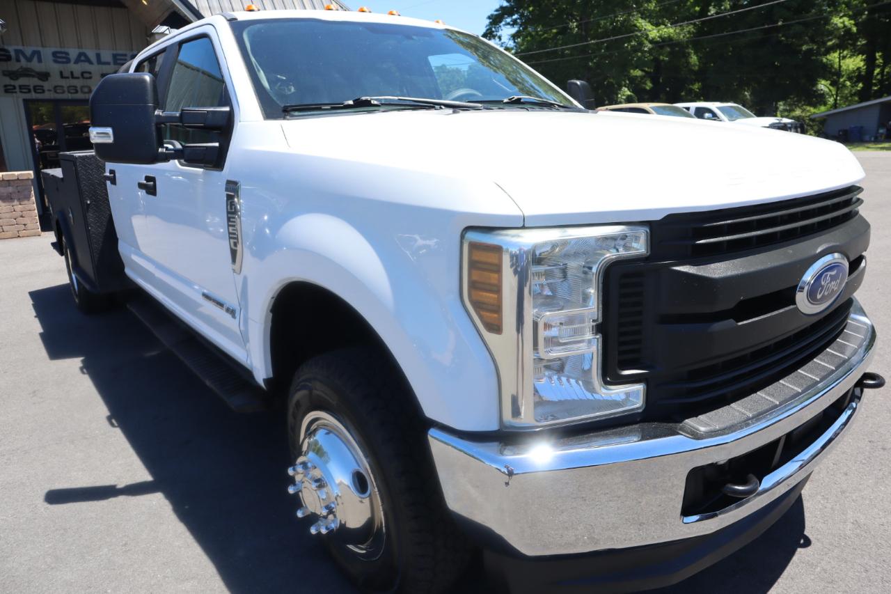 Ford Super Duty F-350 DRW Lariat 4WD Crew Cab 179" WB 60" CA 2019