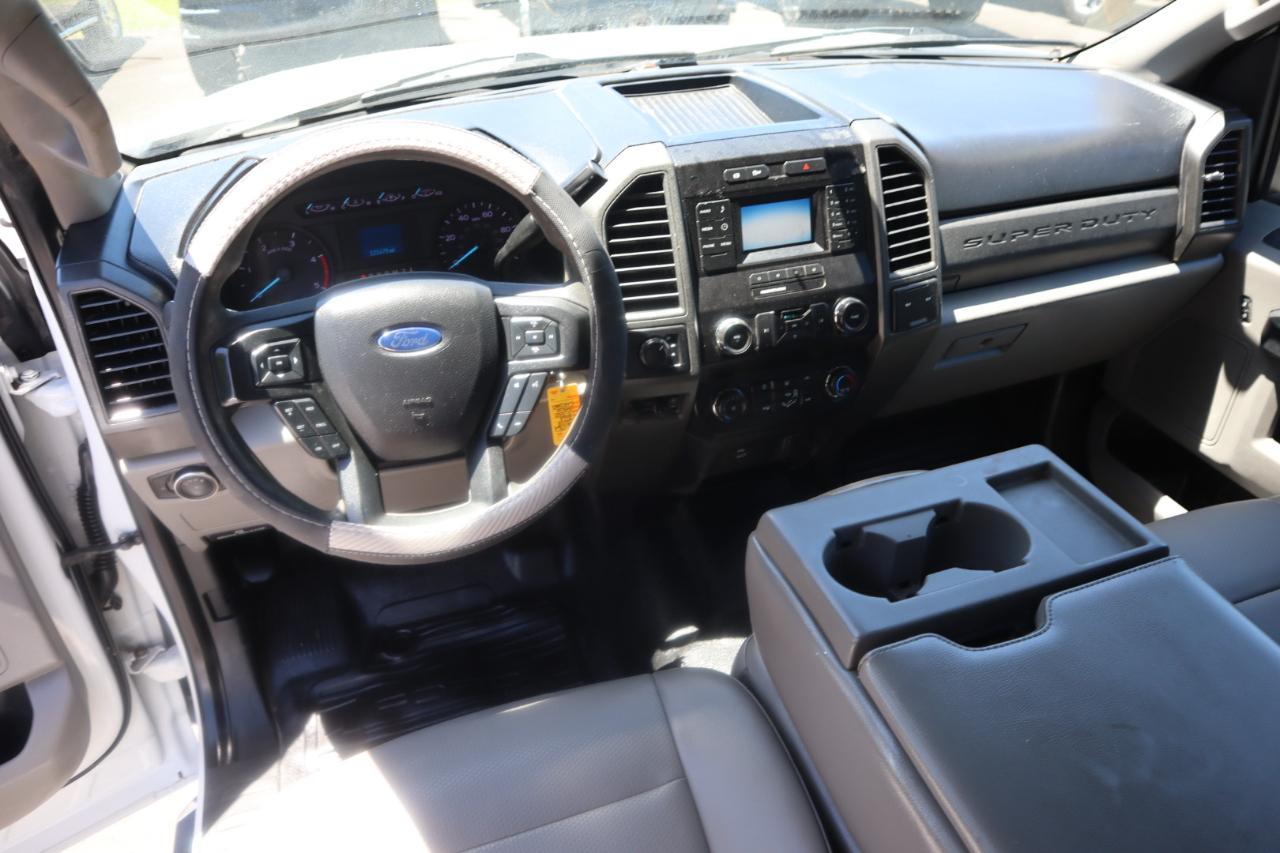 Ford Super Duty F-350 DRW Lariat 4WD Crew Cab 179" WB 60" CA 2019