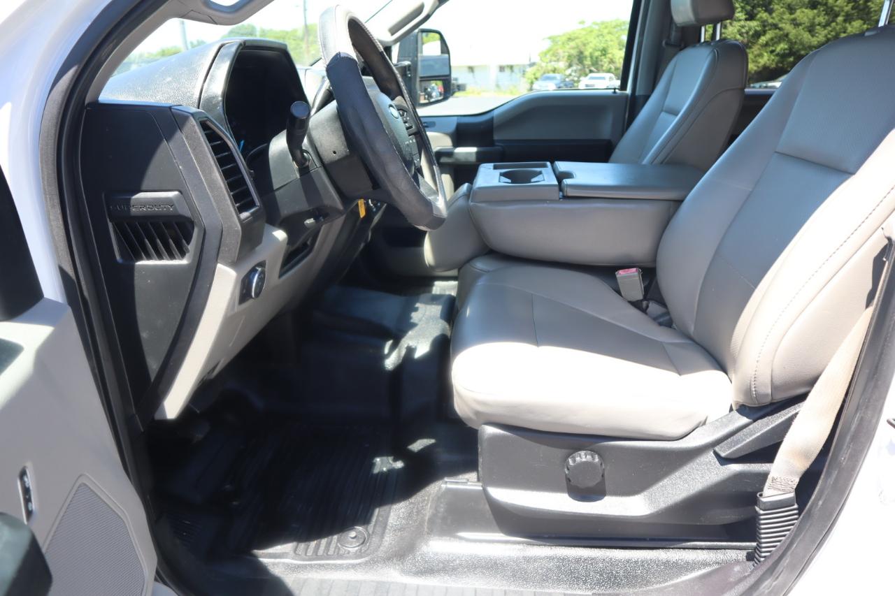 Ford Super Duty F-350 DRW Lariat 4WD Crew Cab 179" WB 60" CA 2019