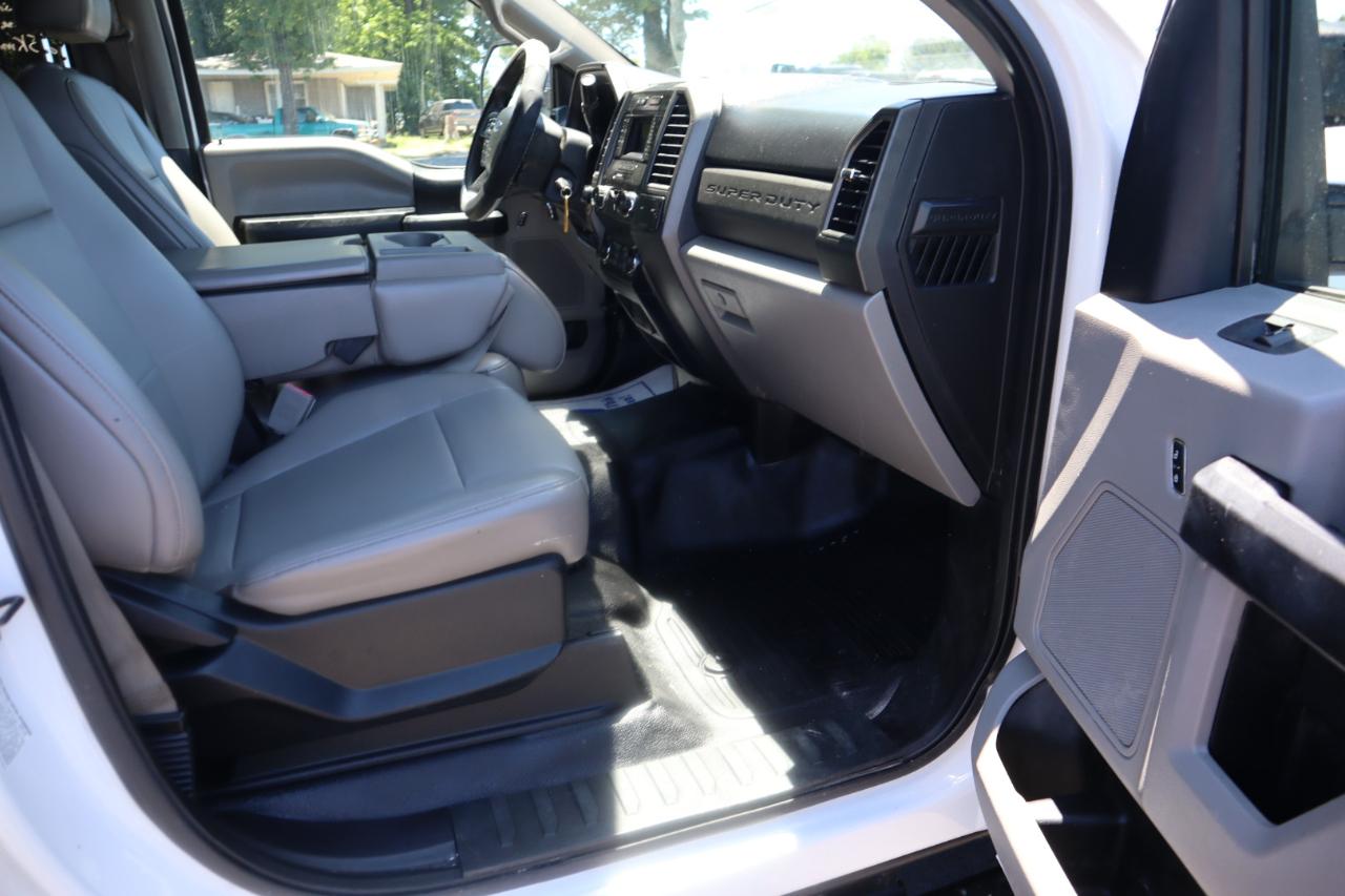 Ford Super Duty F-350 DRW Lariat 4WD Crew Cab 179" WB 60" CA 2019