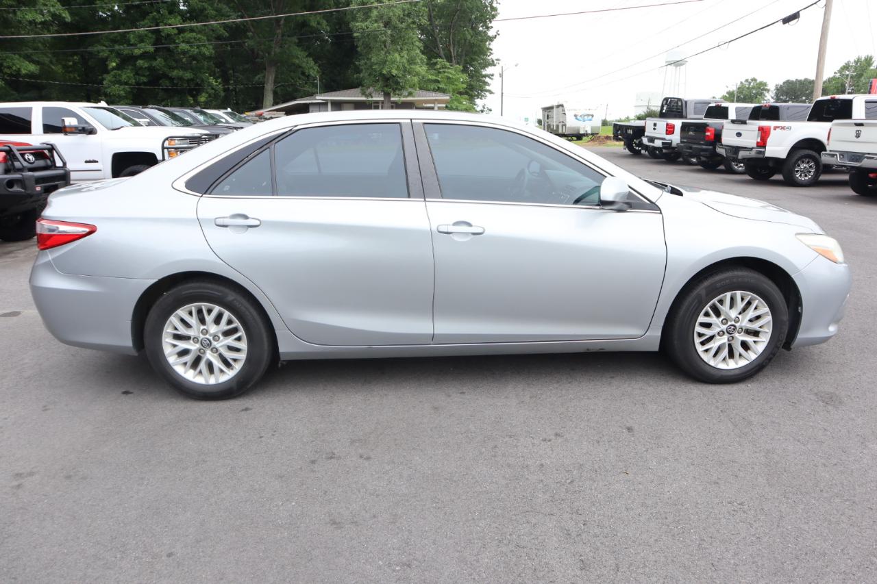 Toyota Camry LE Auto (Natl) 2017