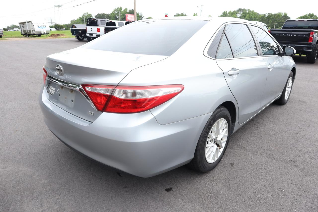 Toyota Camry LE Auto (Natl) 2017