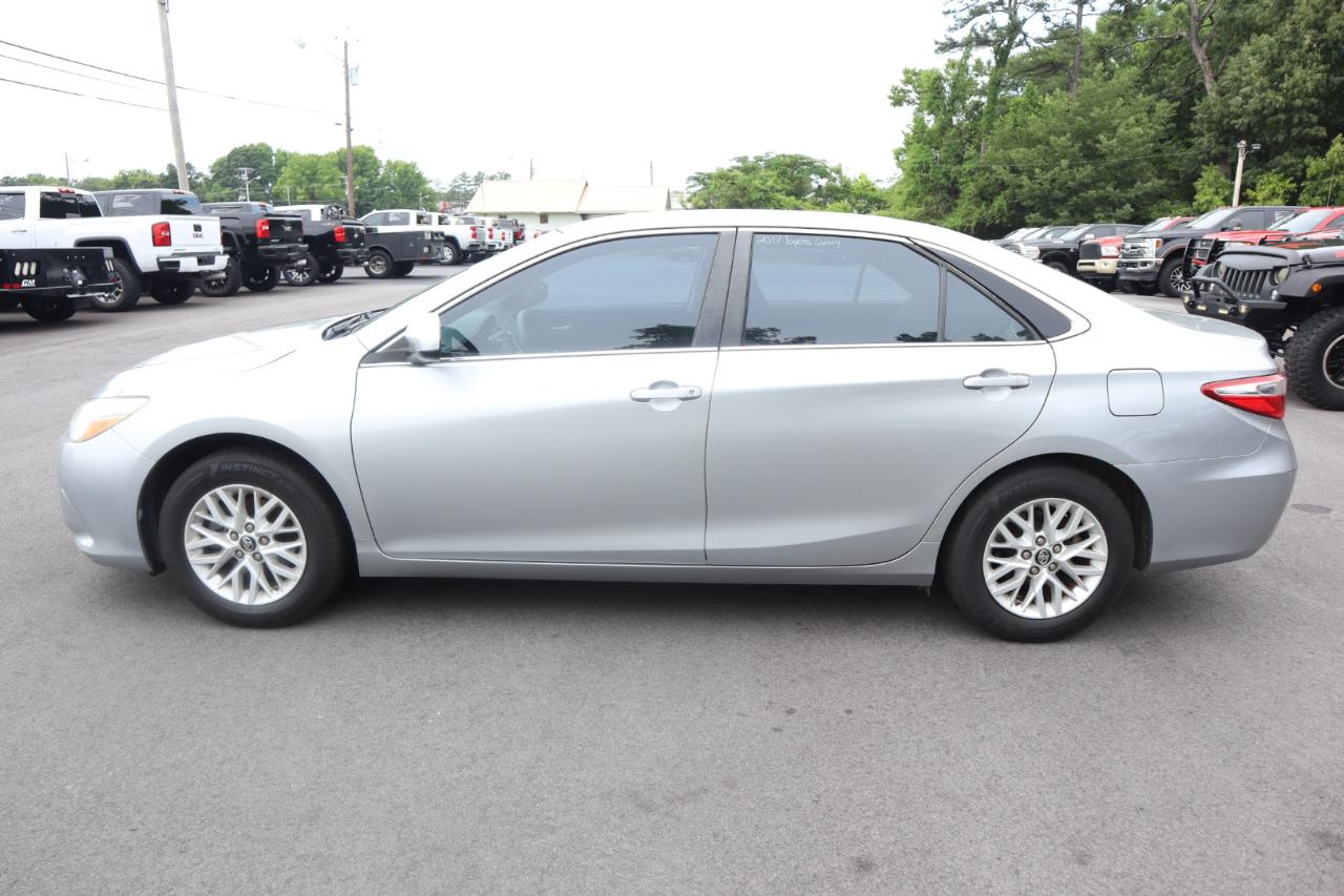Toyota Camry LE Auto (Natl) 2017