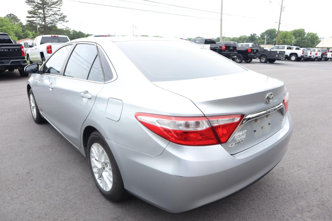 Toyota Camry LE Auto (Natl) 2017