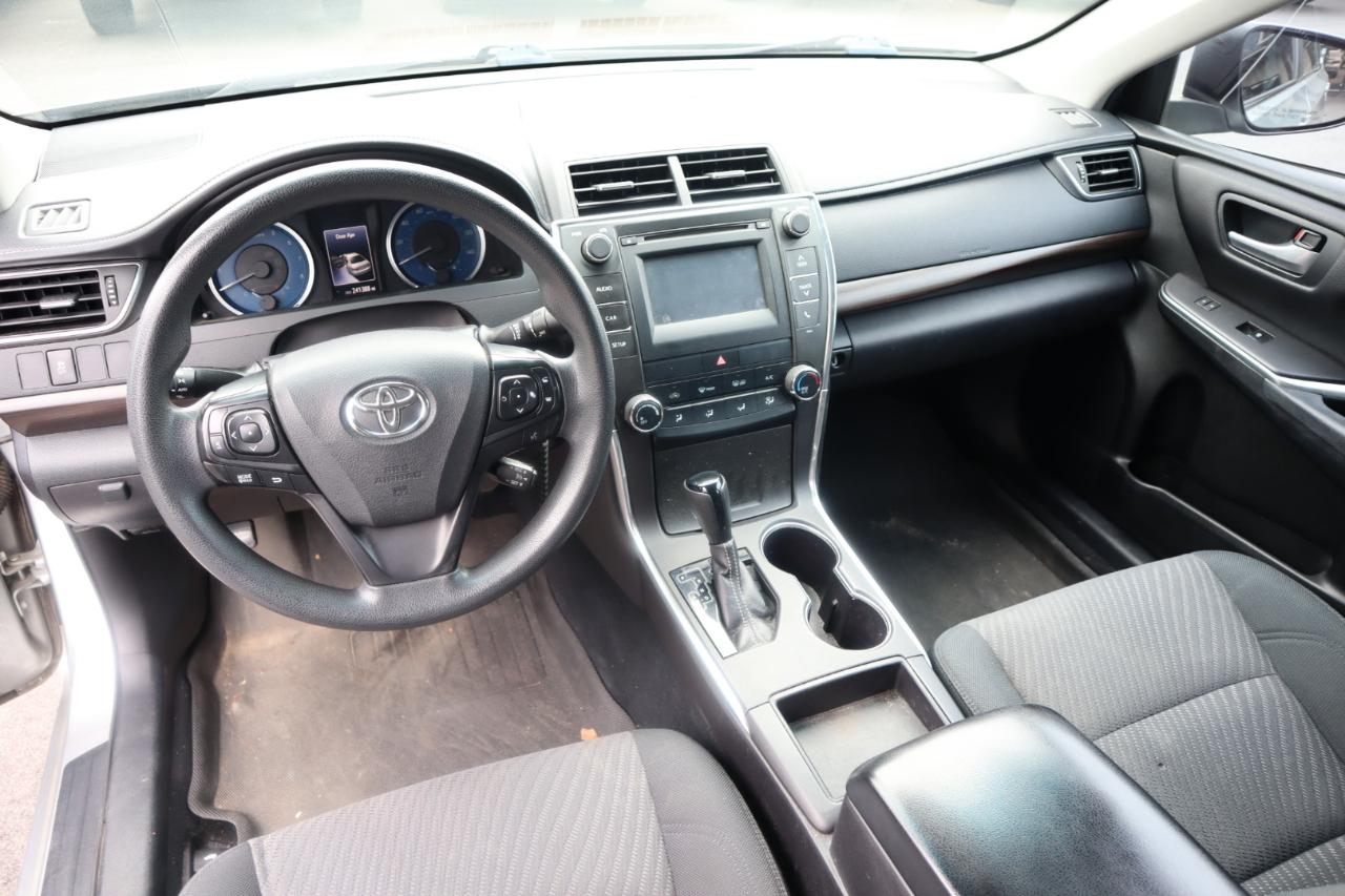 Toyota Camry LE Auto (Natl) 2017