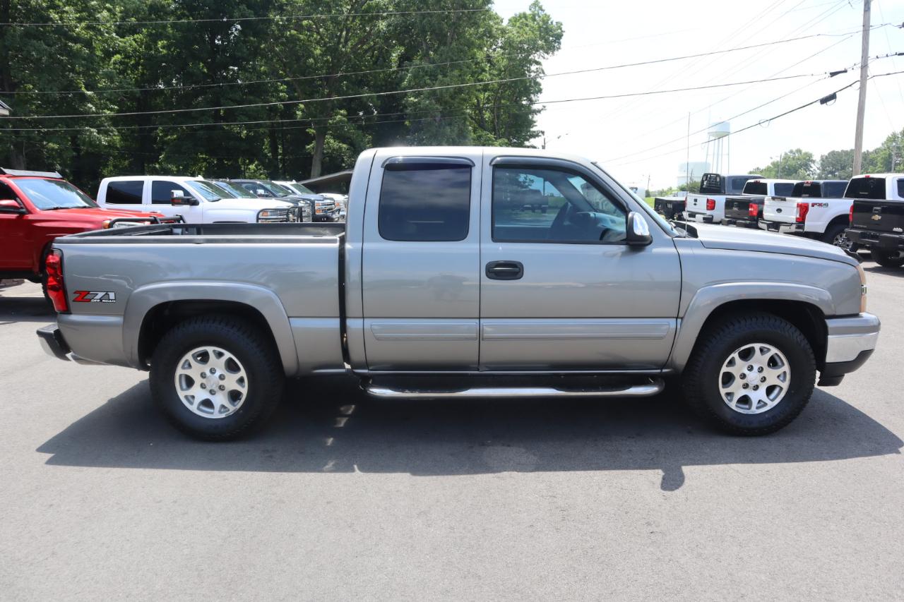 Chevrolet Silverado 1500 Ext Cab 134.0" WB 4WD LT3 2006