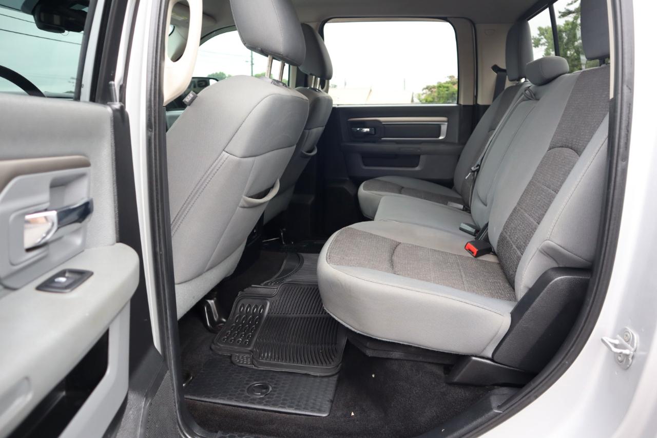 RAM 1500 4WD Crew Cab 140.5" Big Horn 2014