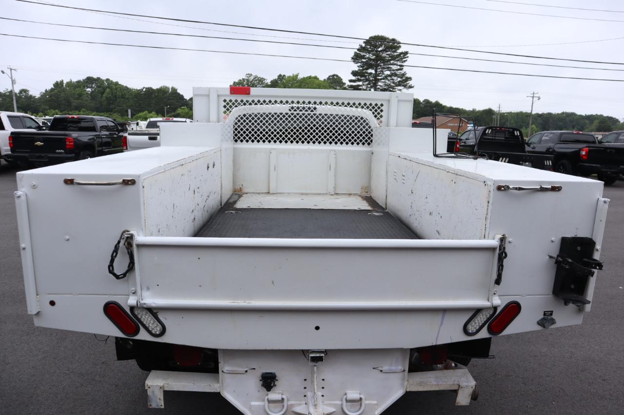 Ford Super Duty F-550 DRW 4WD Crew Cab 176" WB 60" CA Lariat 2015